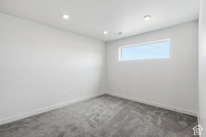 Neutral wall tones with a horizontal window and recessed lighting