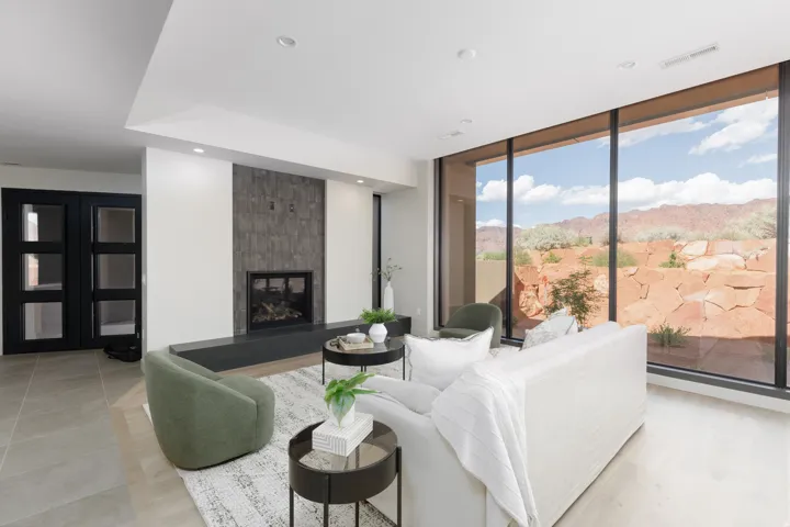 Picture relaxing with family and friends in this picture perfect living space. Memories, seclusion and views all in one.