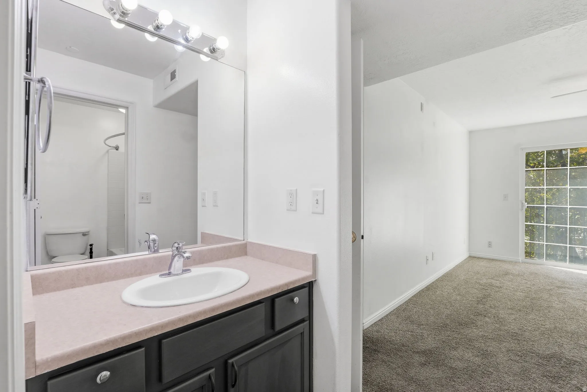 Master Vanity with medicne cabinet for extra storage