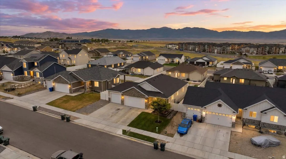 Established neighborhood featuring a collection of single-family homes with diverse exterior finishes