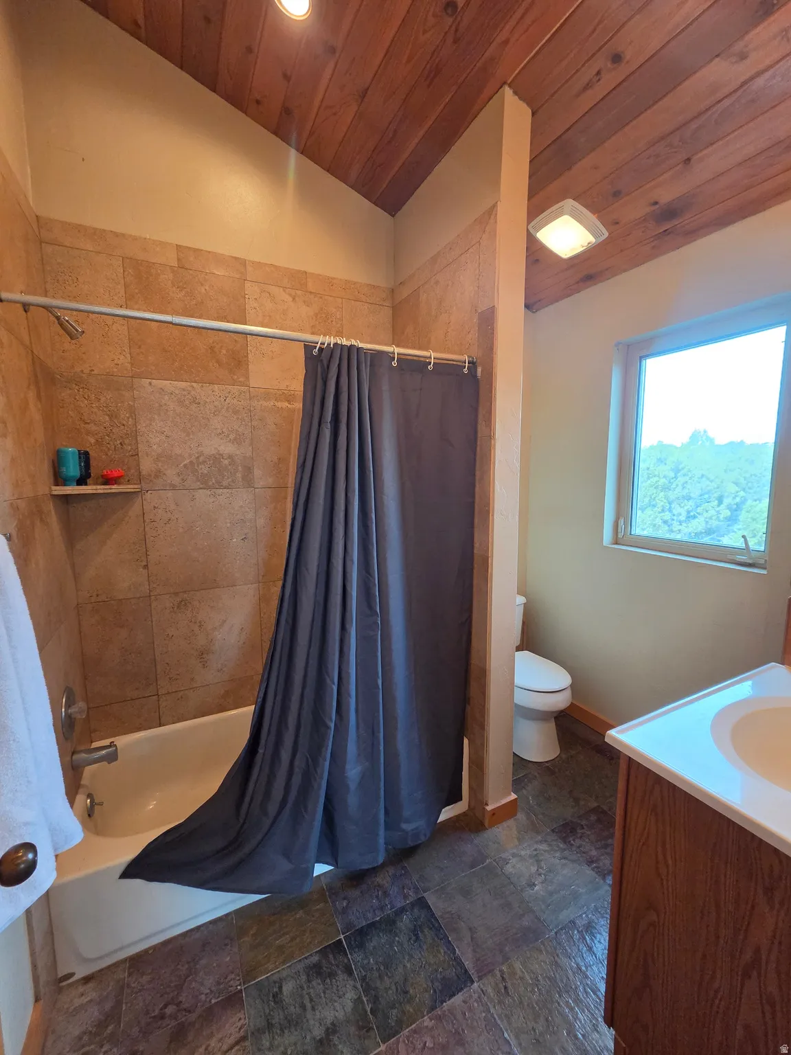 Full Master Bathroom Upstairs