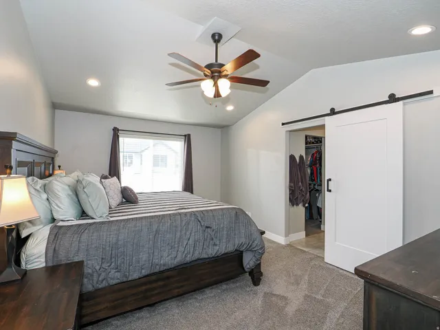 Vaulted ceiling with recessed lighting and a ceiling fan