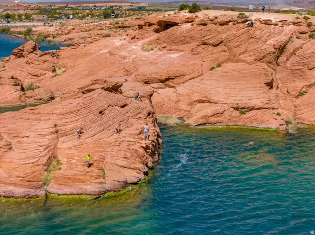 Outdoor activities in Southern Utah are endless! From fishing, water skiing, cliff diving, or just soaking up the sun on the beaches of Sand Hollow...it's all amazing!