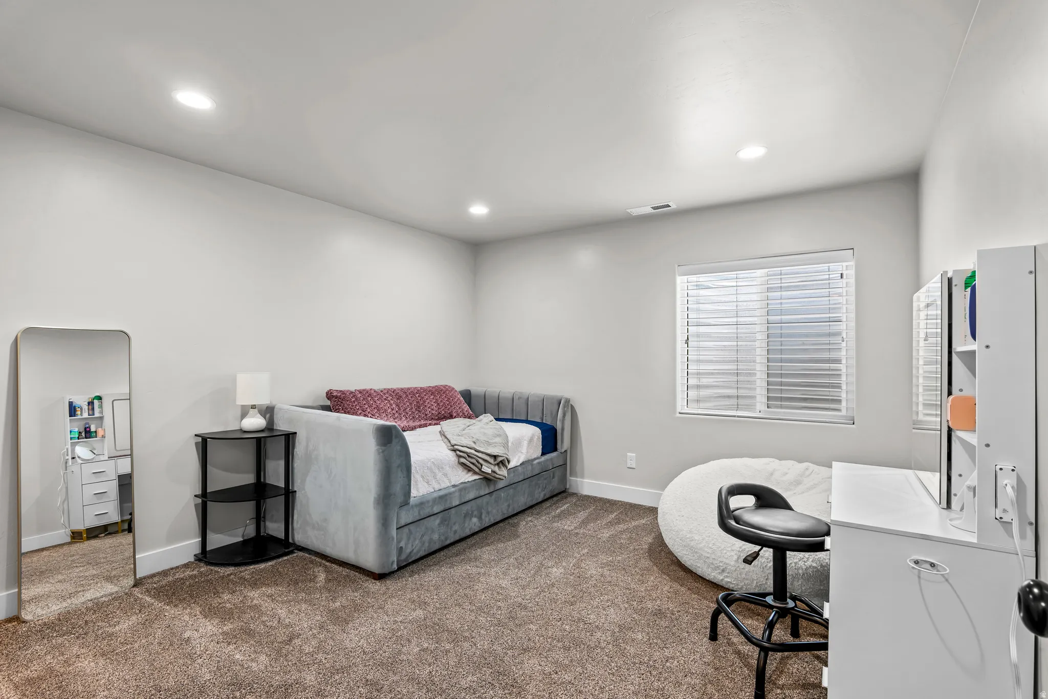 Neutral wall paint and carpeted flooring