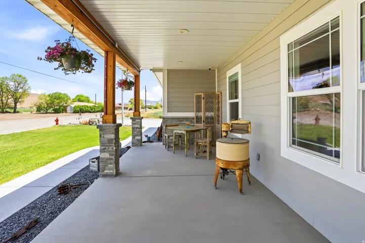 10195 W 11600 N, Bothwell, Utah 84337