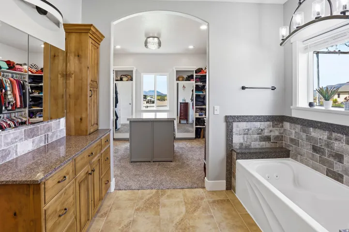 10195 W 11600 N, Bothwell, Utah 84337