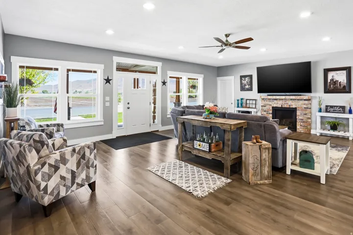 10195 W 11600 N, Bothwell, Utah 84337