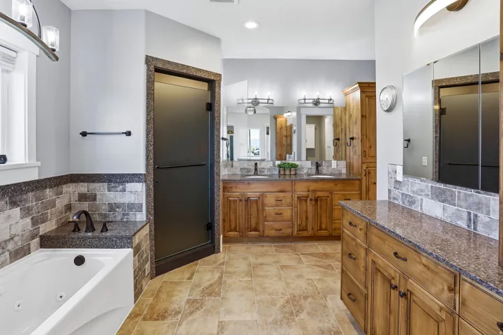 10195 W 11600 N, Bothwell, Utah 84337