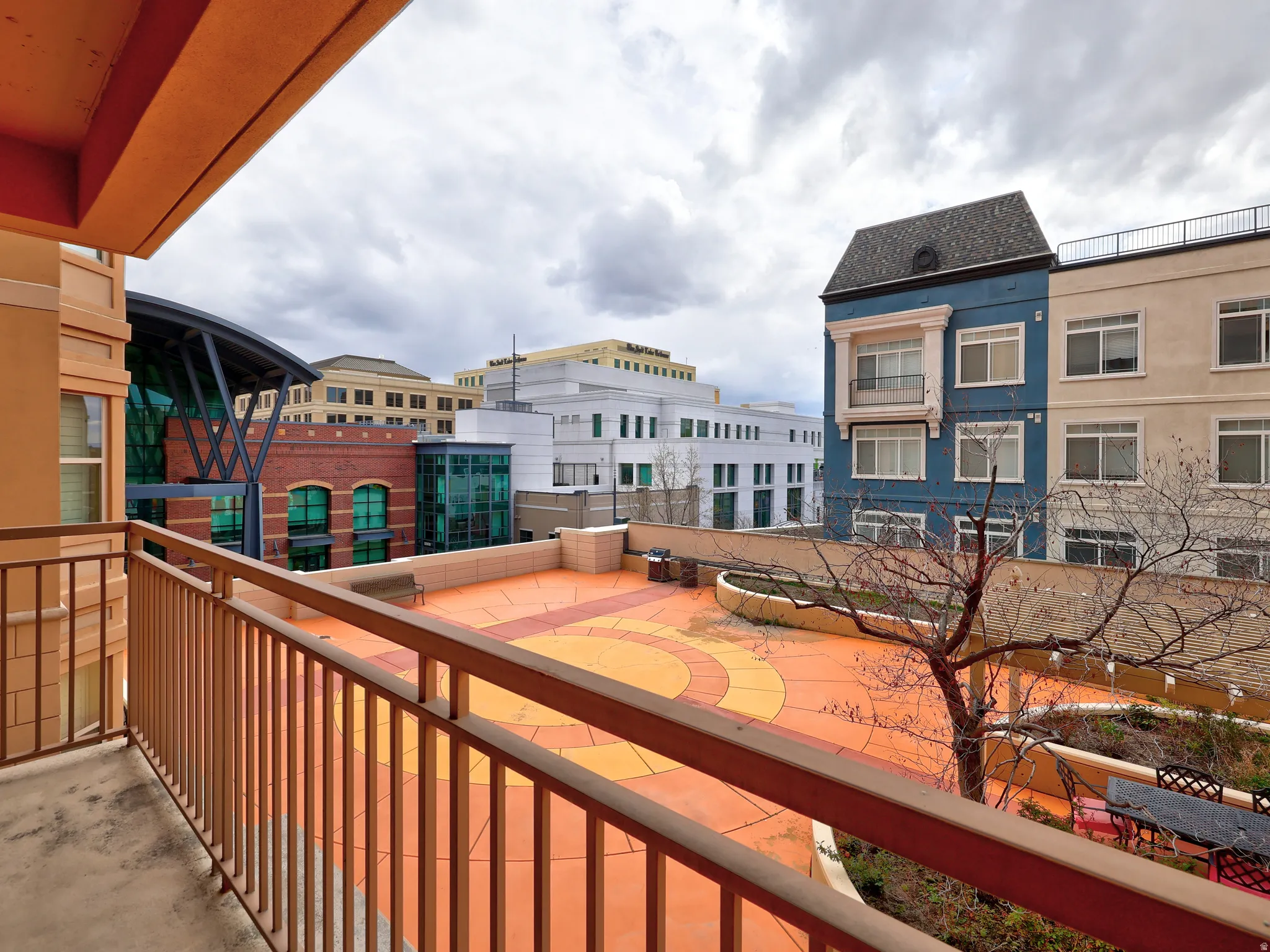 Balcony space featuring metal railings and concrete flooring