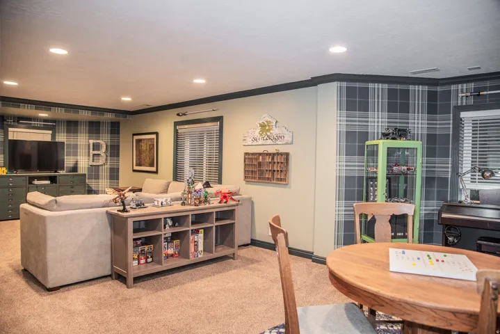 Spacious entertainment area