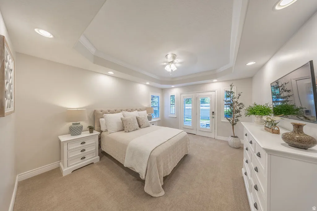 Tray ceiling with crown molding and recessed lighting