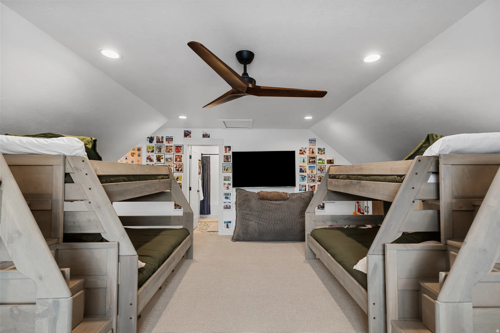 Open concept room featuring vaulted ceilings, recessed lighting, and a modern ceiling fan
