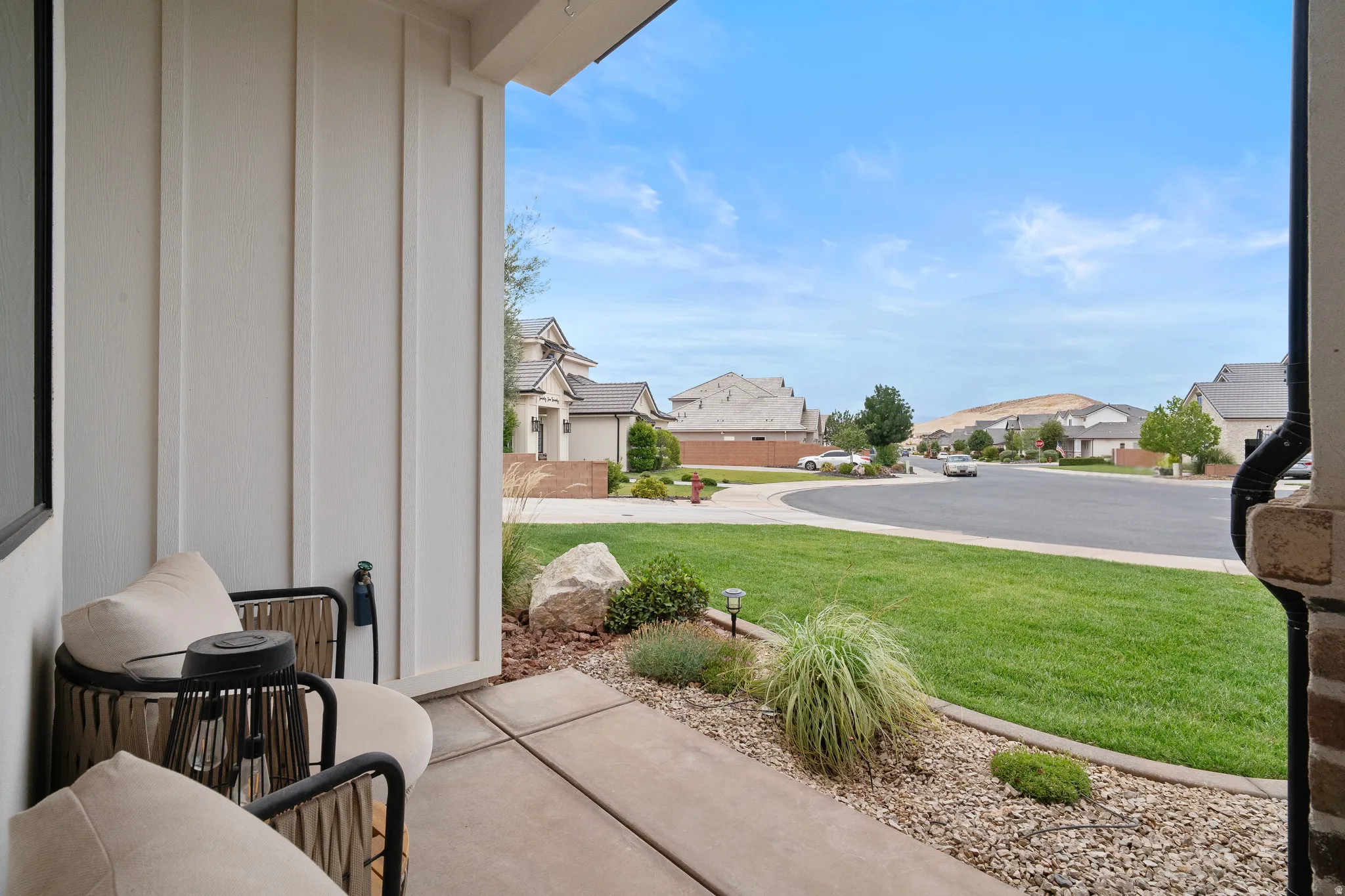 Covered patio with concrete flooring
