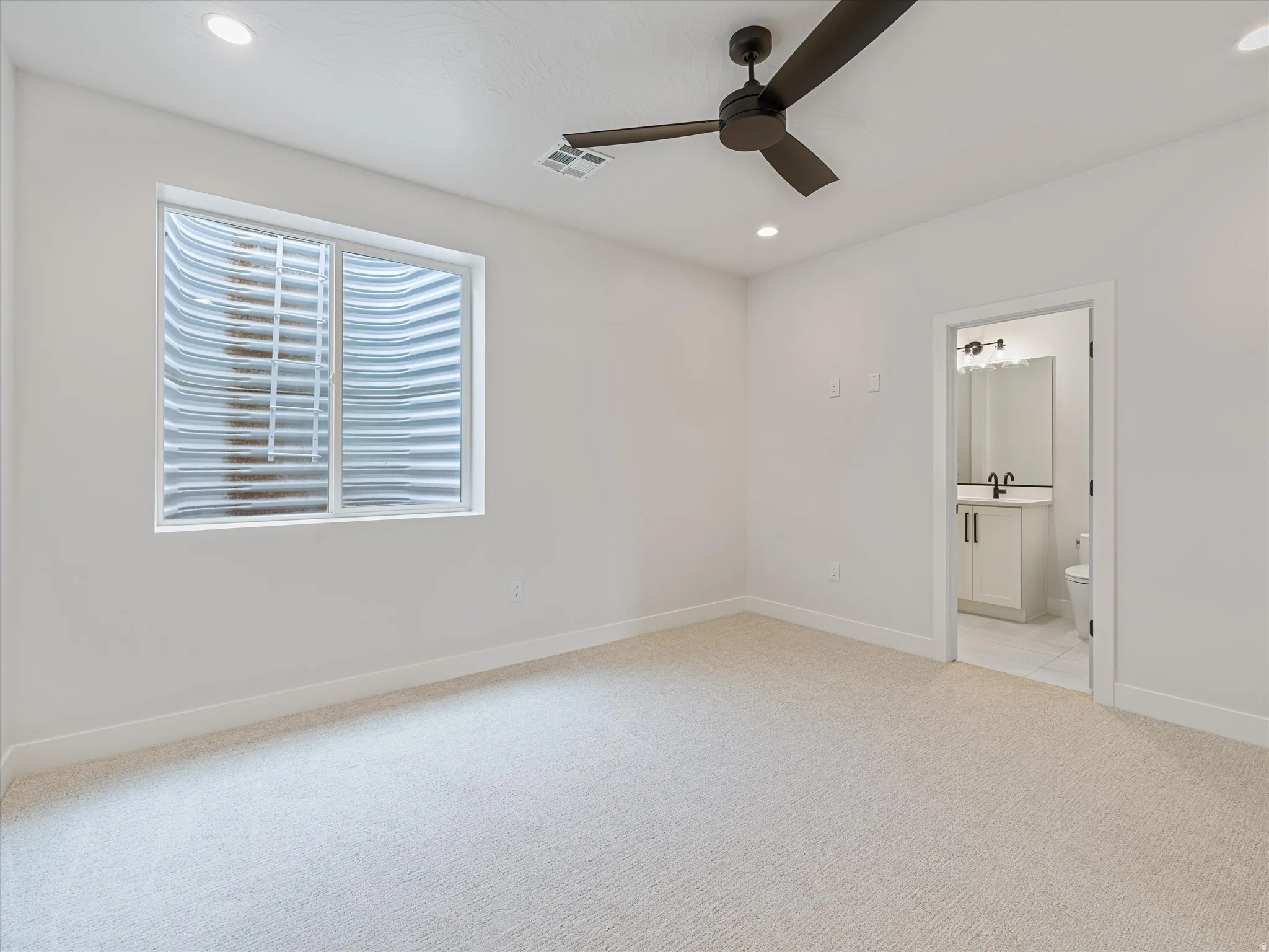 Carpeted room with recessed lighting and a ceiling fan