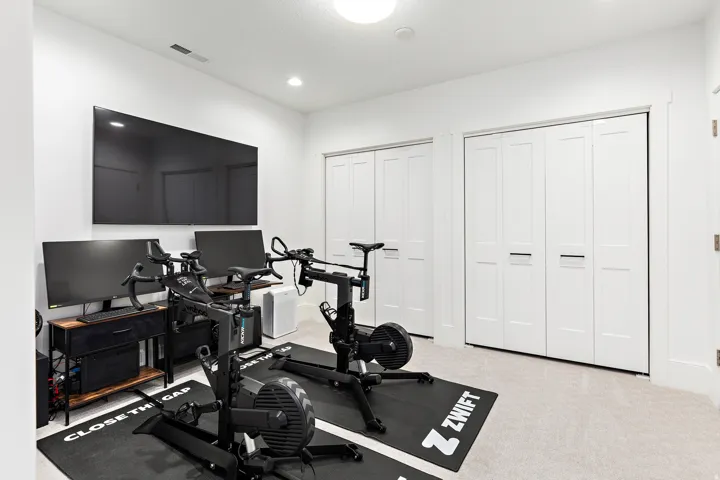 Bright room with light-colored carpet flooring and recessed ceiling lighting