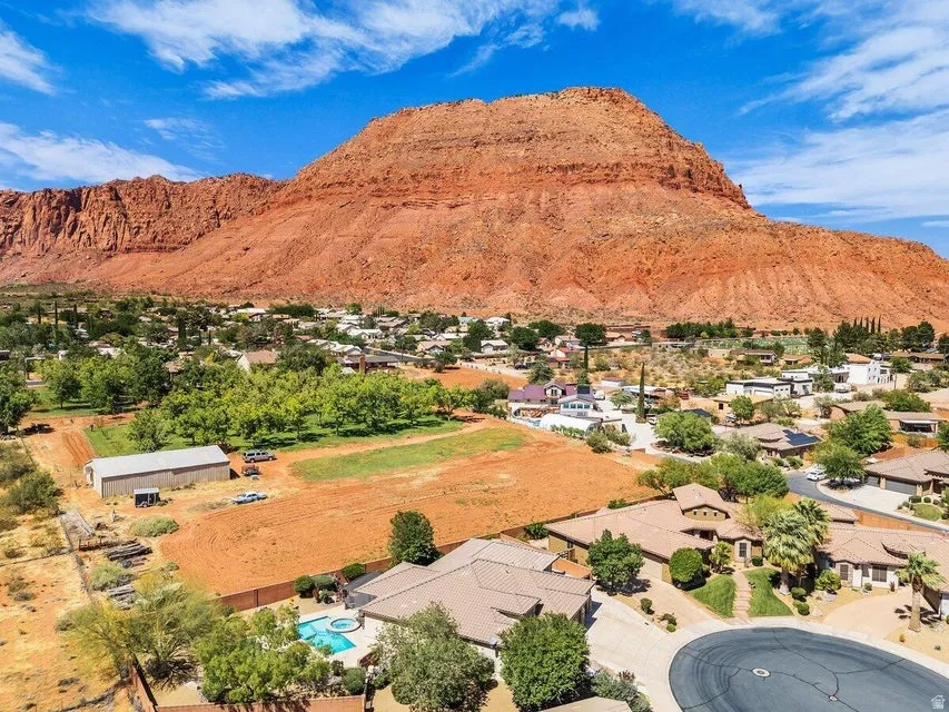 Cul-de-sac residence featuring a private pool and spa, mature landscaping, and an expansive mountain backdrop