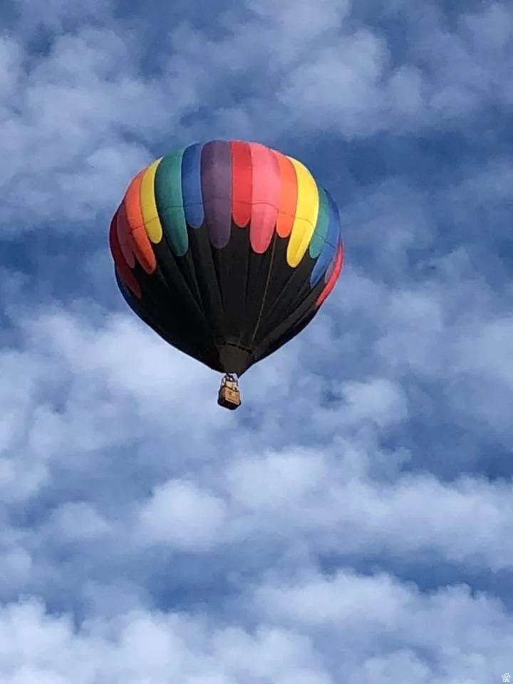 Hot Air Balloon Fest viewable from front yard of the property.