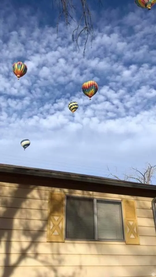 Hot Air Balloon Fest viewable from front yard of the property.