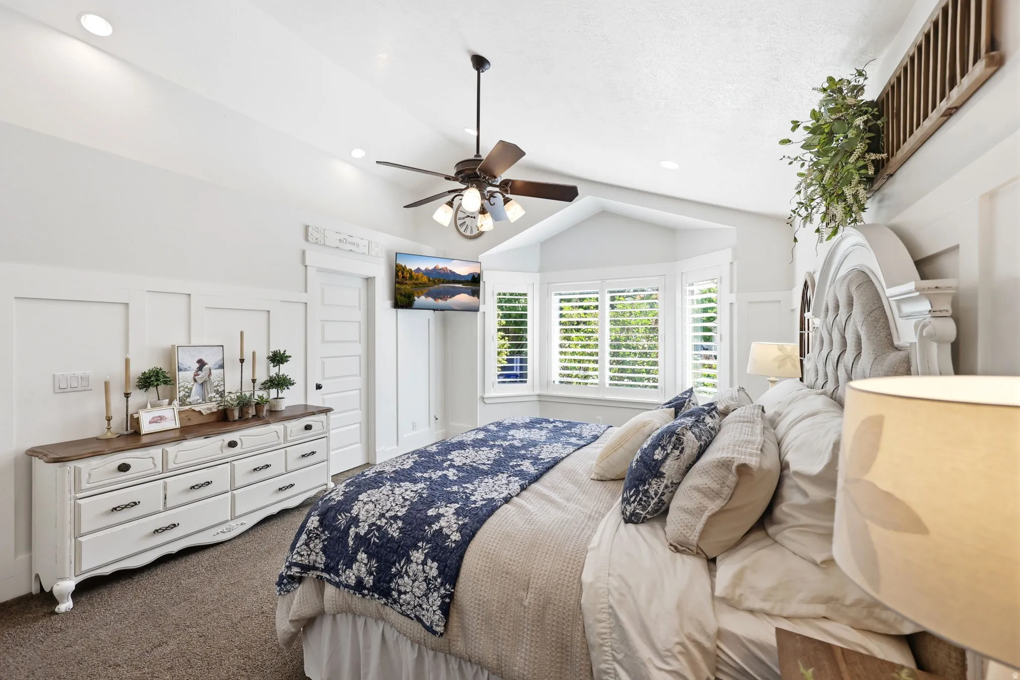 Bedroom featuring a vaulted ceiling, recessed lighting, and a ceiling fan