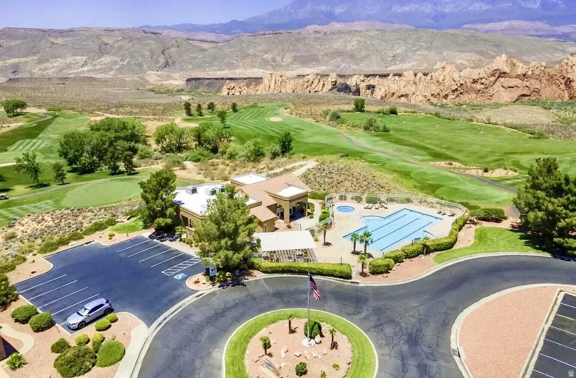Expansive community amenities including a swimming pool, spa, and golf course access