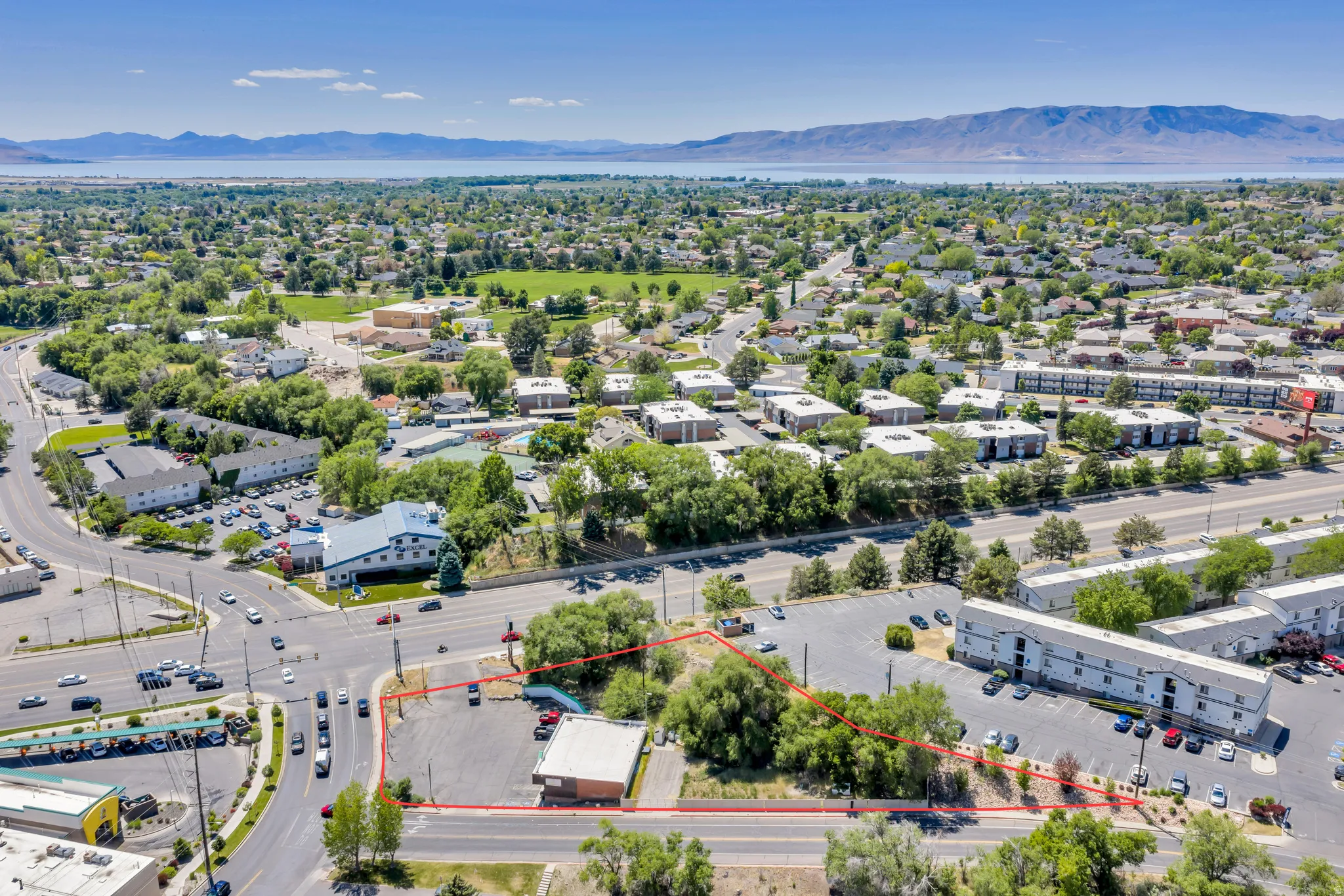 Commercial parcel featuring clear boundaries, a single-story structure, and existing paved parking