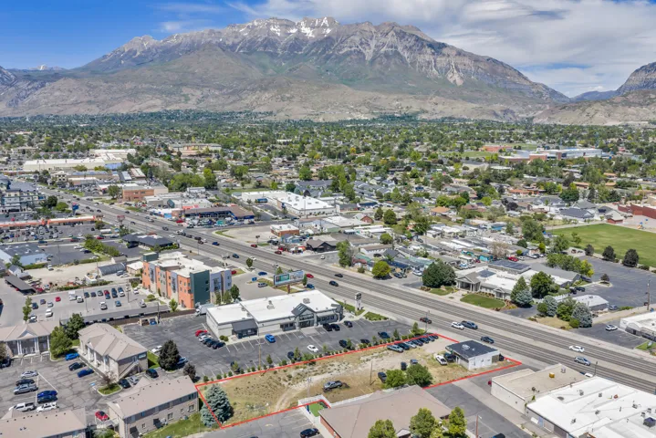 Vacant land parcel outlined in red, positioned along a multi-lane thoroughfare