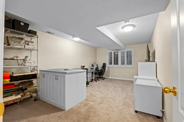 Versatile room featuring plush carpeting, neutral wall tones, and recessed ceiling lighting