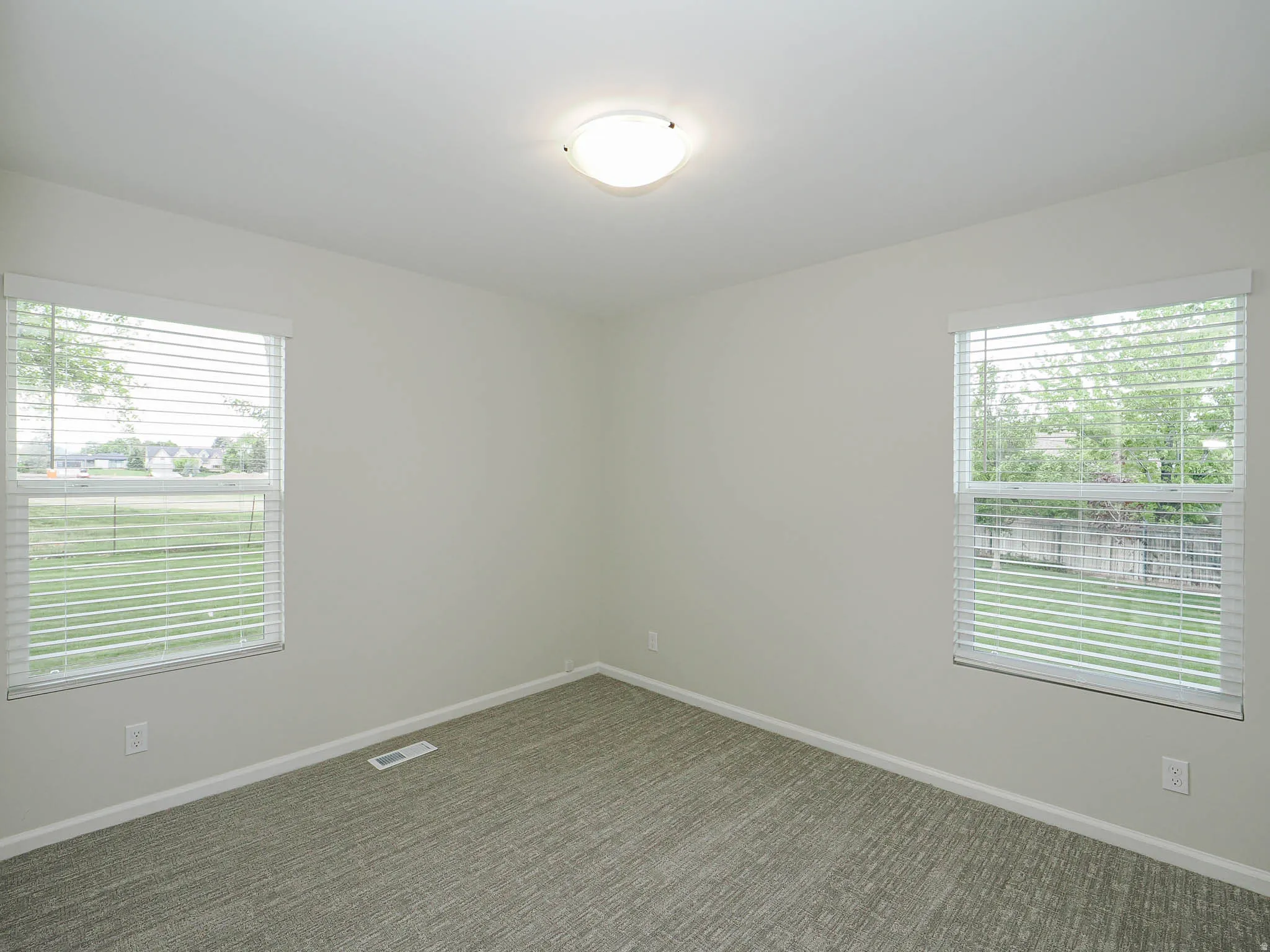 Neutral wall paint complemented by patterned carpeting
