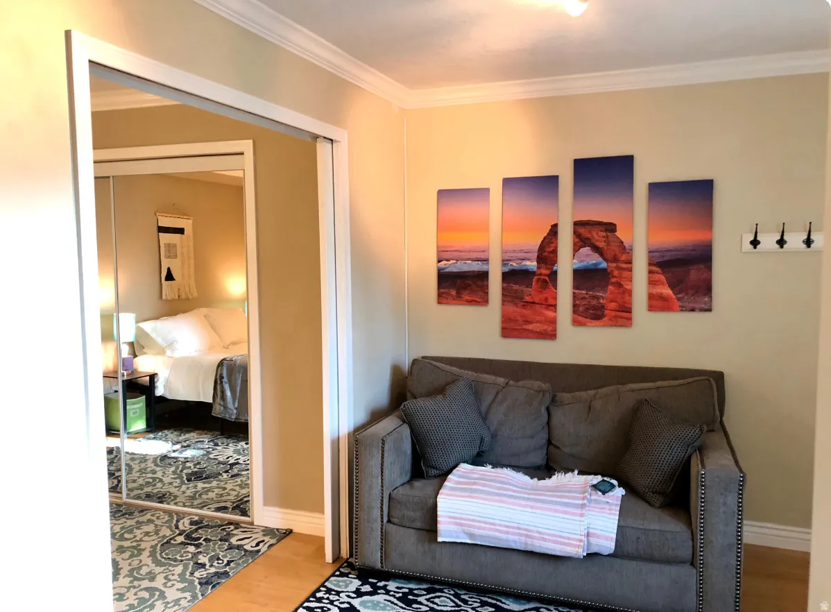 Neutral tone wall finishes with white crown molding and baseboards