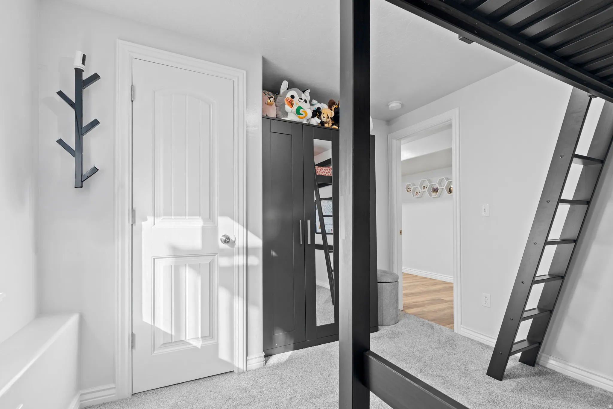Light-toned carpeting throughout