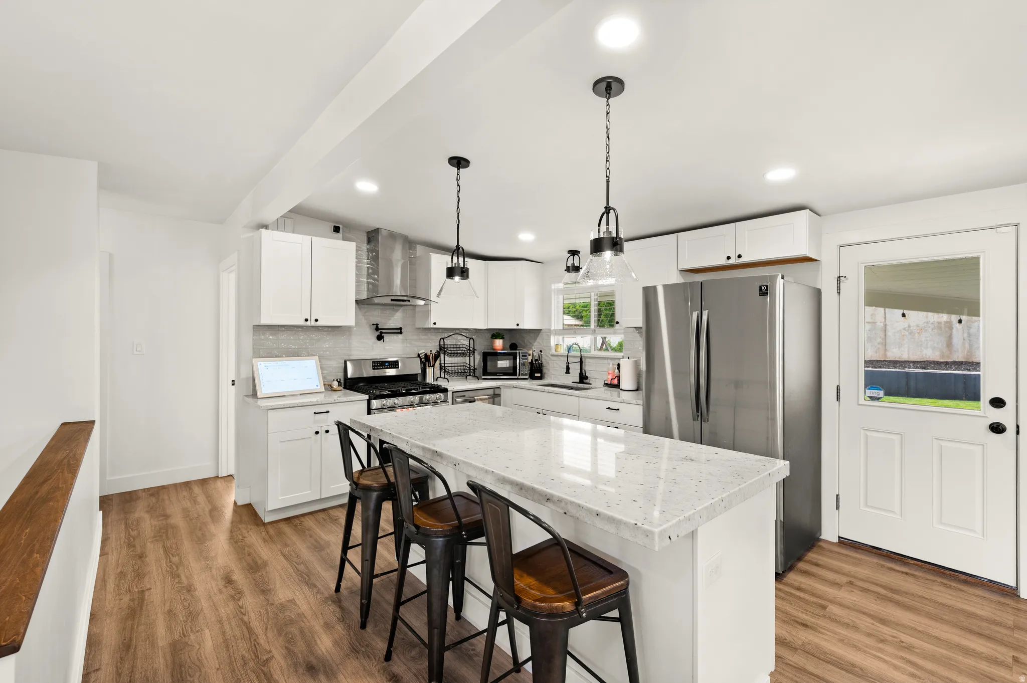 Updated kitchen, Gas Stove, Large sitting Island