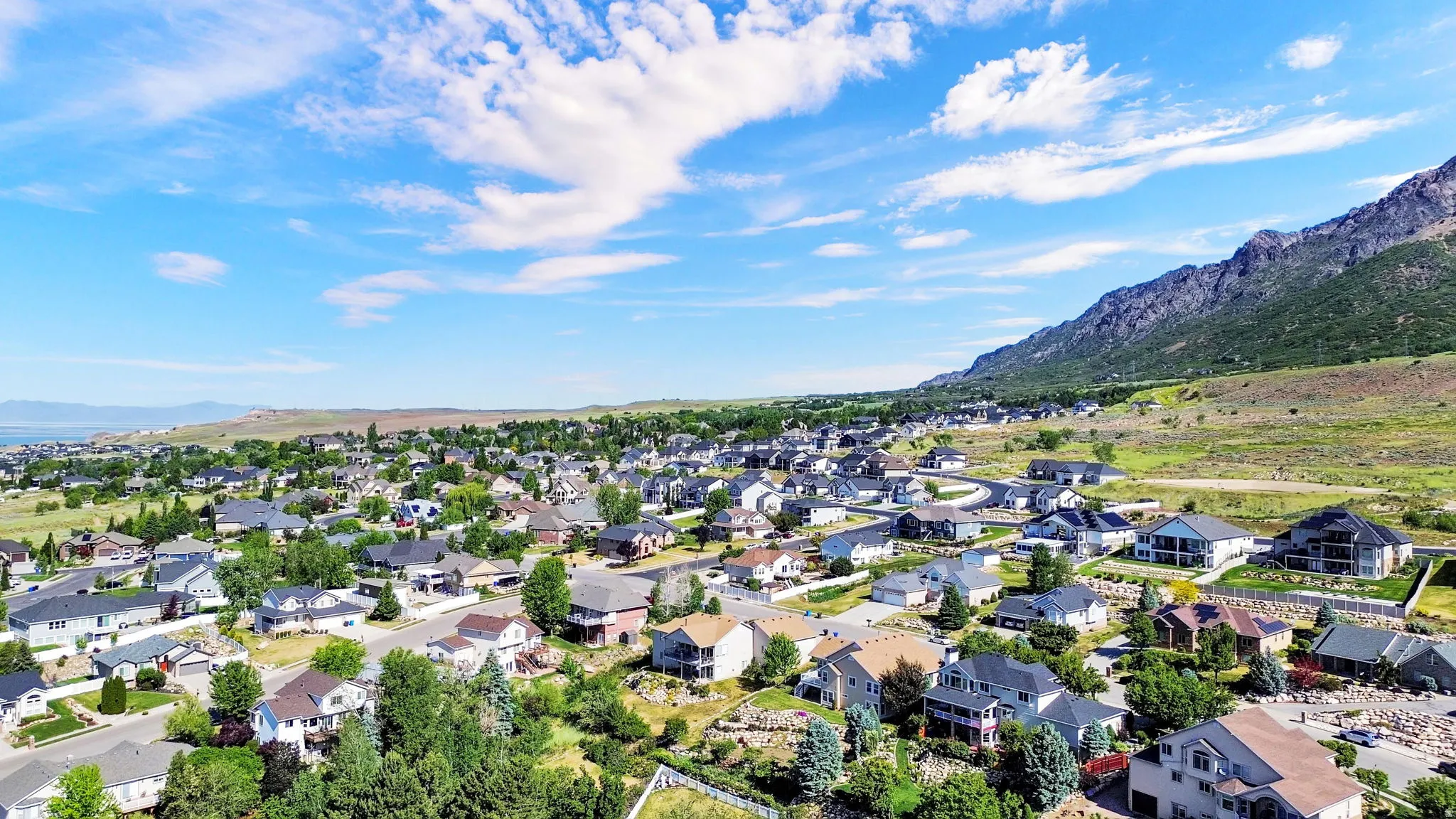 Expansive residential community with a mountainous backdrop