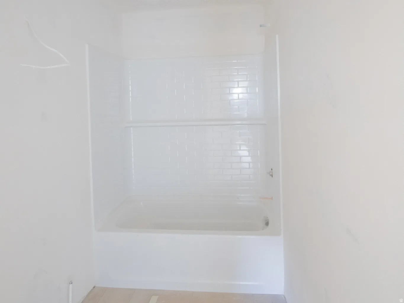 Bathtub with white subway tile surround