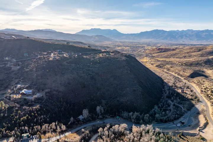 Fall views. Expansive mountain property with varying topography and distant mountain ranges