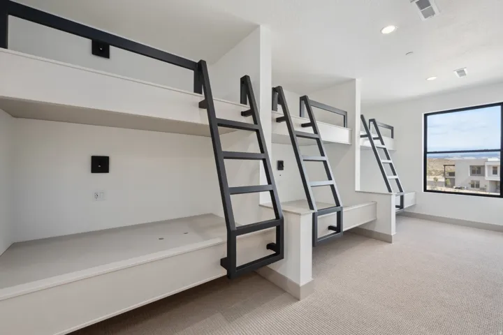 *Photo of similar unit*
