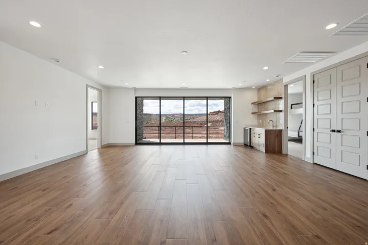 *Photo of similar unit*