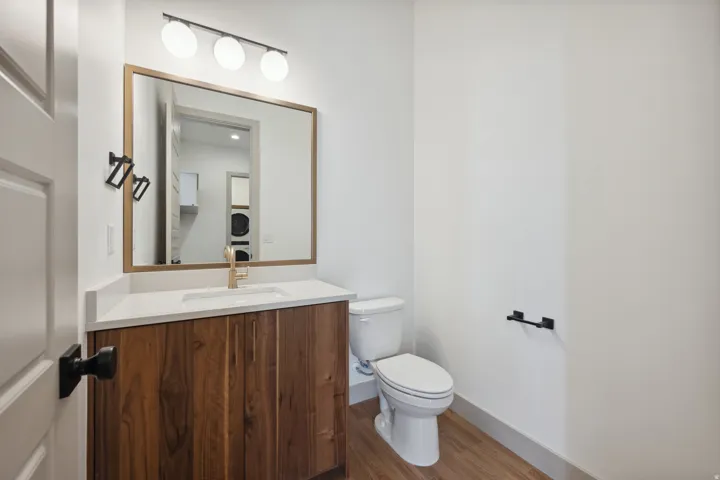 *Photo of similar unit*