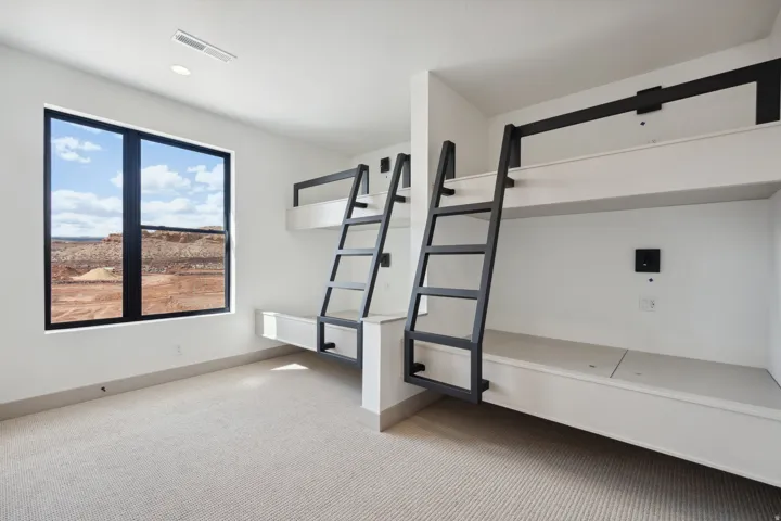 *Photo of similar unit*