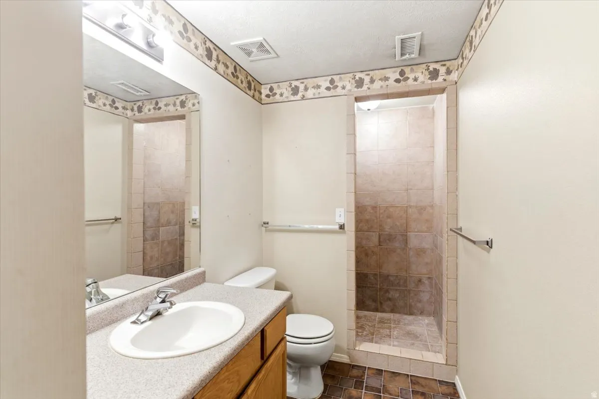Walk-in shower with tiled surround