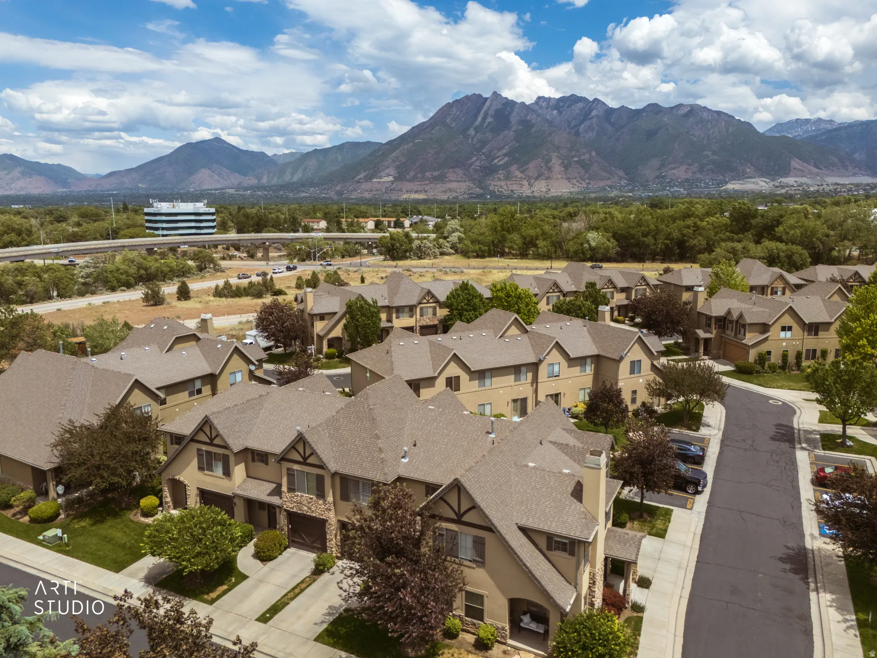 Townhome community with mountain scenery