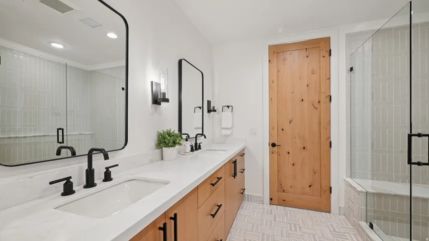 Dual vanity with integrated sinks and matte black fixtures