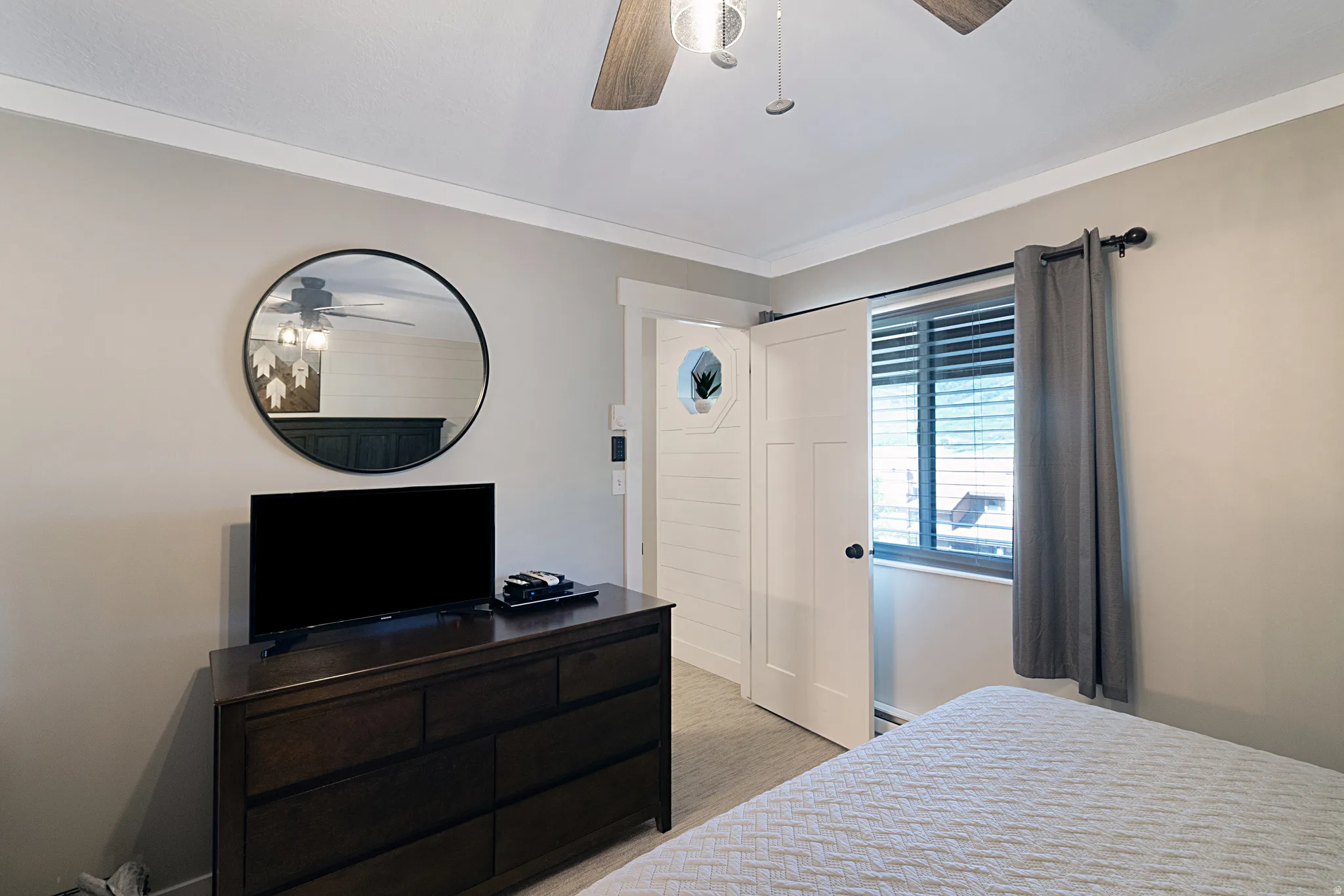 Recessed window with horizontal blinds and drapery rod