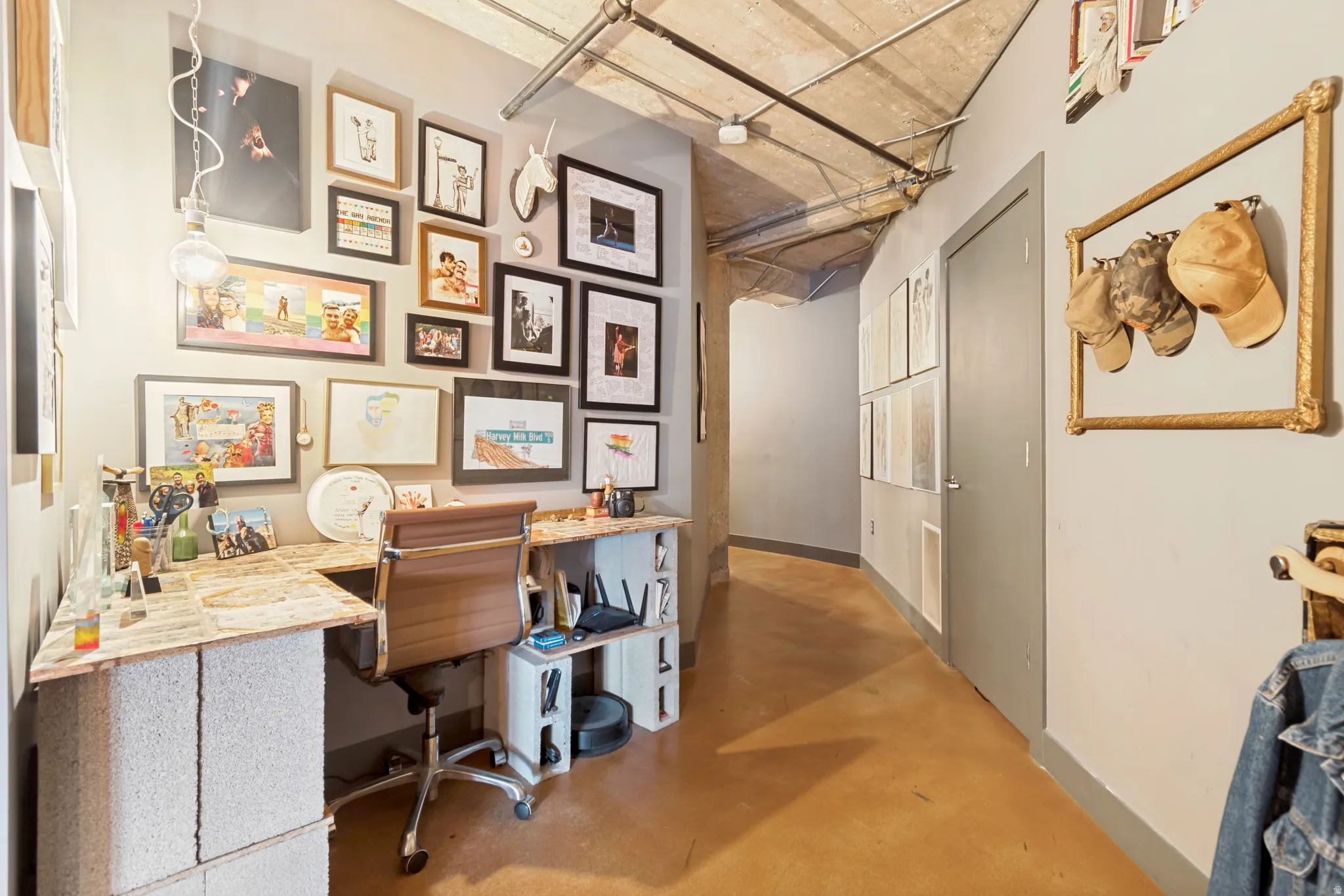 Dedicated workspace featuring a built-in desk with concrete block supports