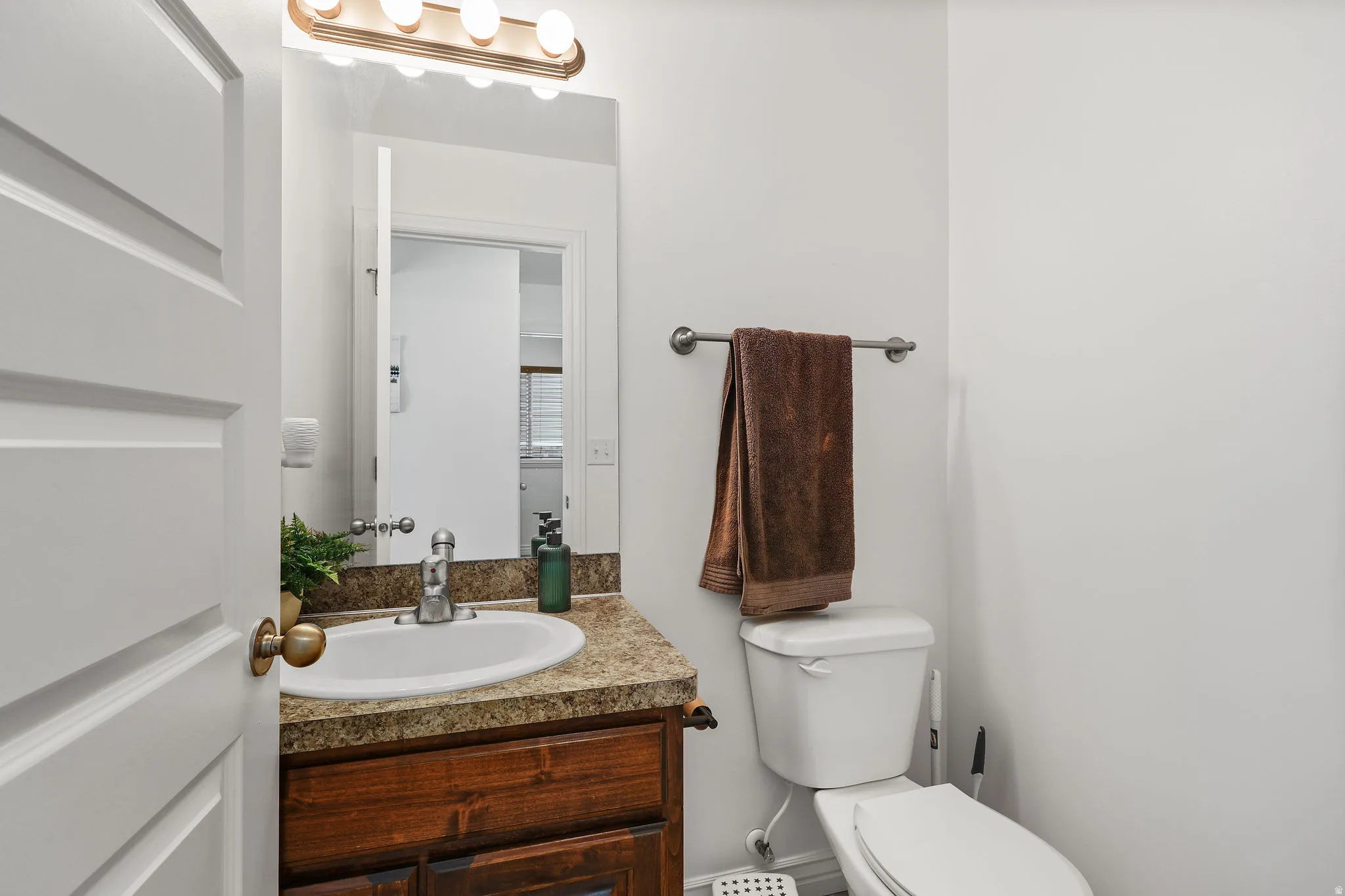 Bathroom vanity with an integrated basin and a patterned countertop