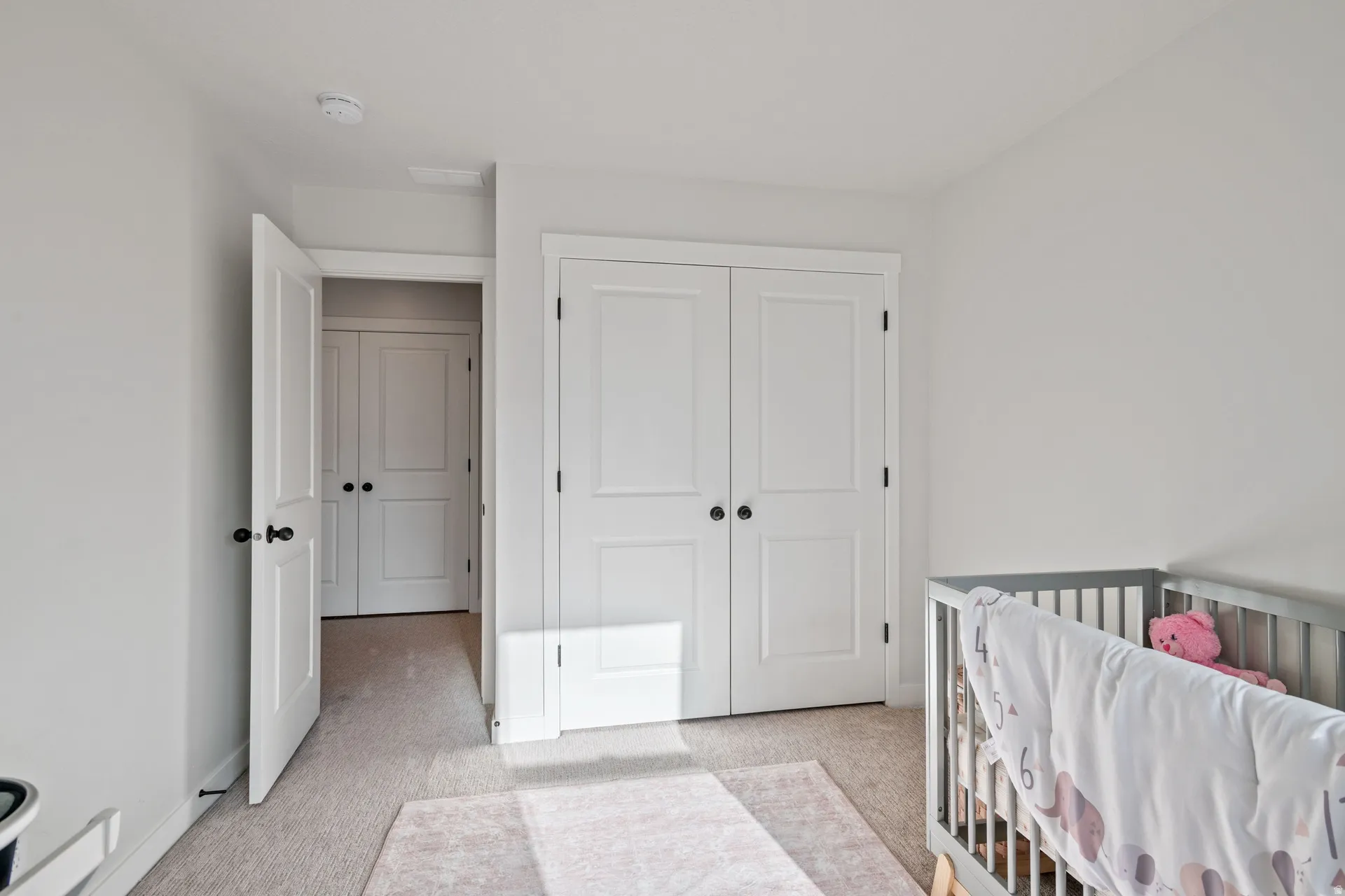 Light-toned wall finishes throughout