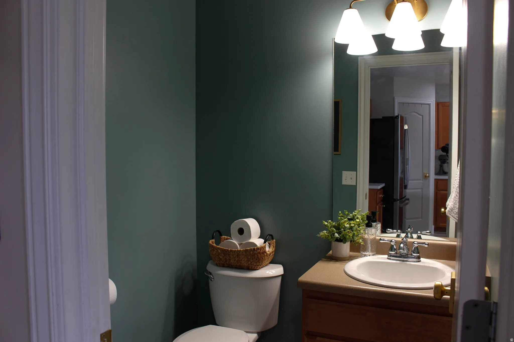 Charming half bathroom!