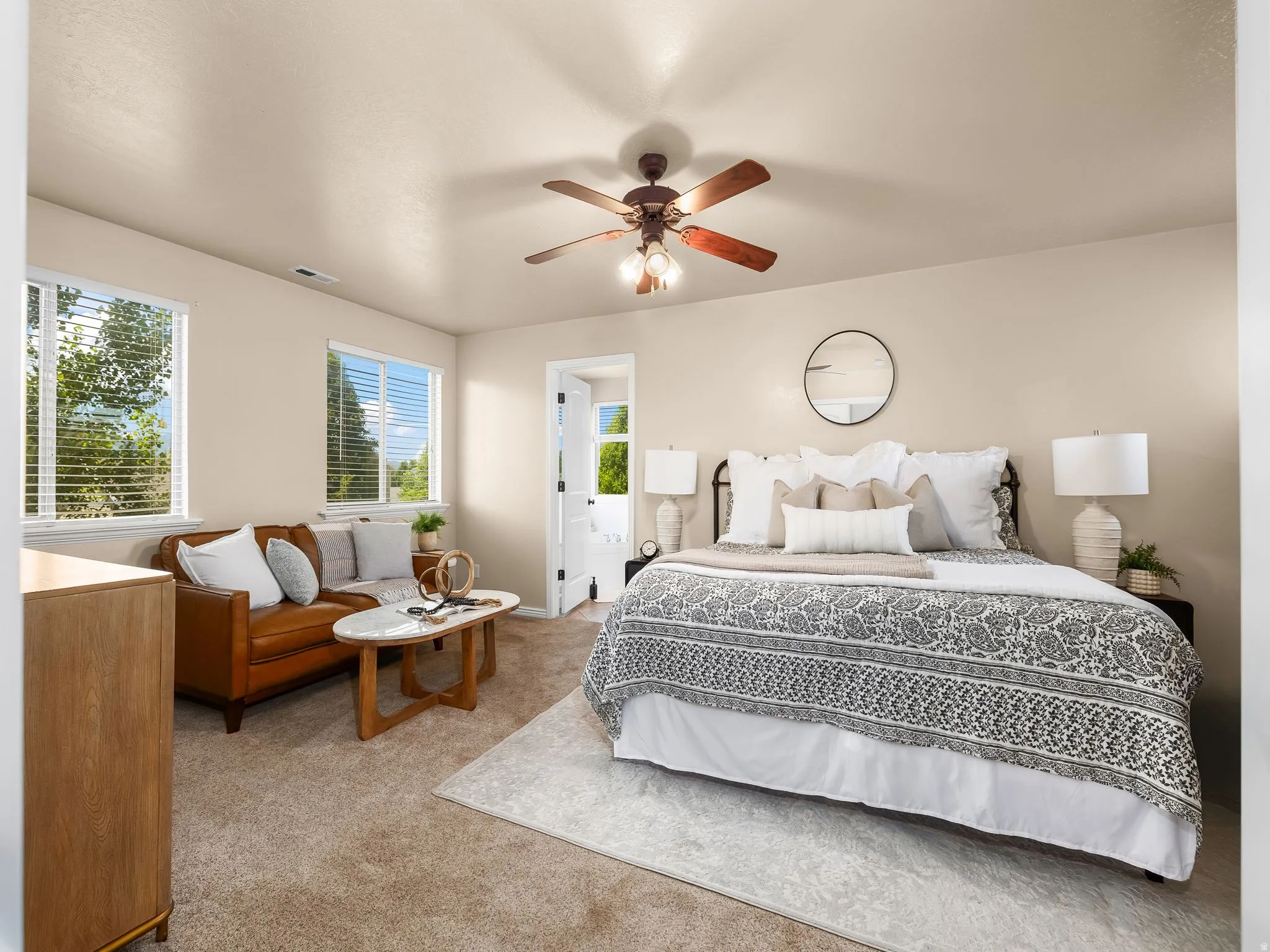 Principal bedroom.