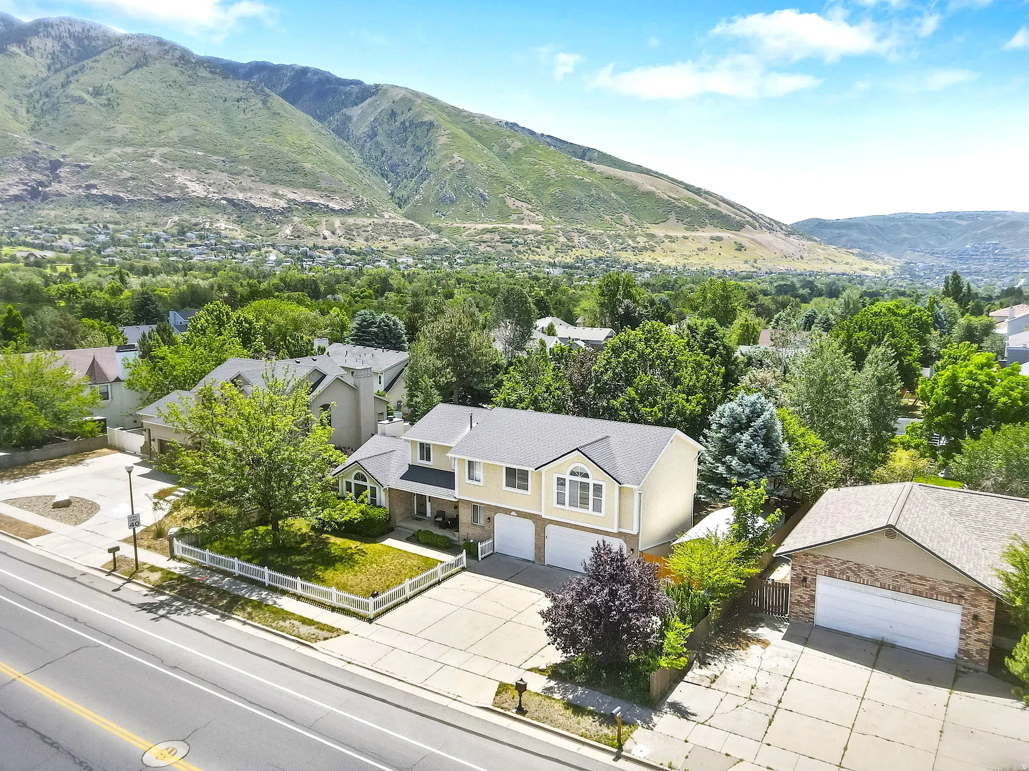 Aerial perspective of home with mountain views