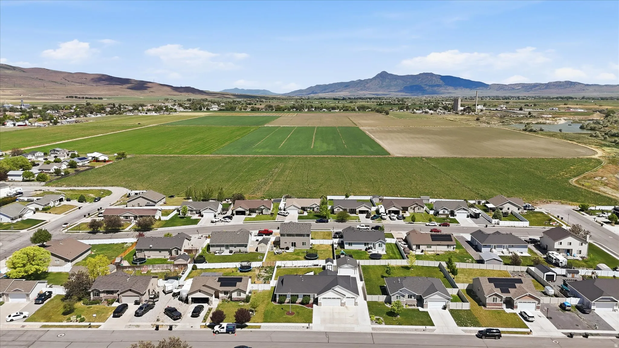 Residential neighborhood with single-story homes featuring a mix of siding and stone exteriors