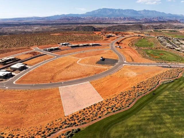 Incredible Flat Lot on Hole 18 of Sand Hollow Golf Course